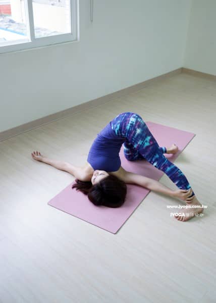 台南JYOGA樂活瑜珈-瑜珈教學-穿針引線式變化